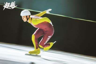 火箭险胜！杜兰特28+10+4，赛后阿杜先一步退场，小贾接受采访